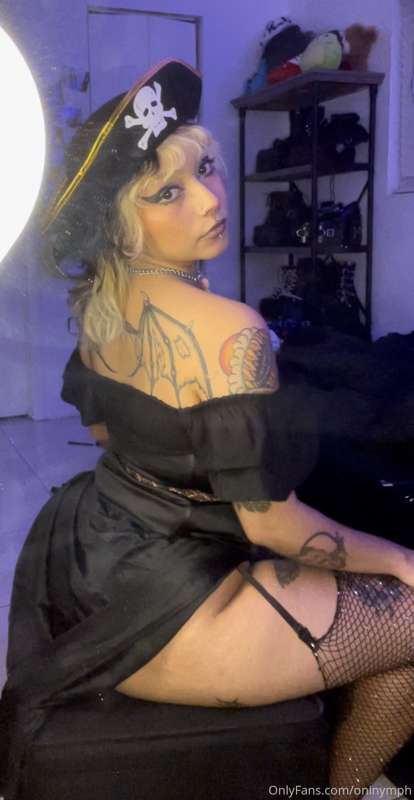 Pirate captain wants you to fuck her 1