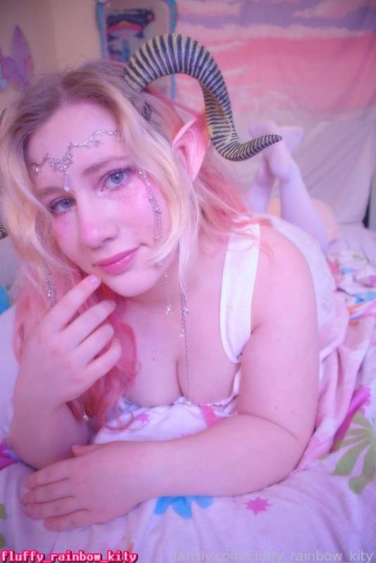 Fluffy_Rainbow_Kity - Fansly - 09 May, 2024 3
