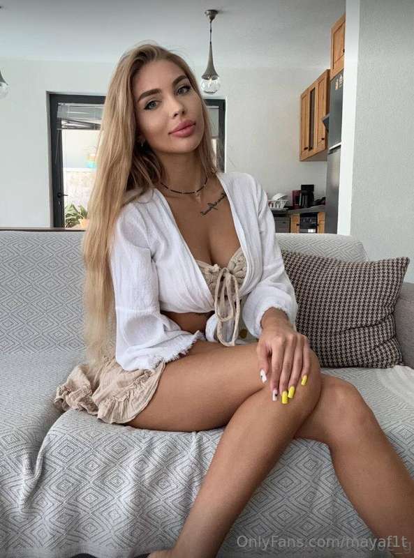 😈🔥@chloe_g This hottie with juicy shapes loves to moan sweet..