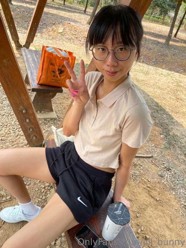 Boy it’s hot out here! 🥵 35c and so humid! Some quick live p..