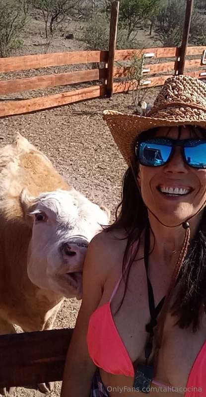Hoy en la Granja le damos de comer a Melba y al Chapulín, el.. 10