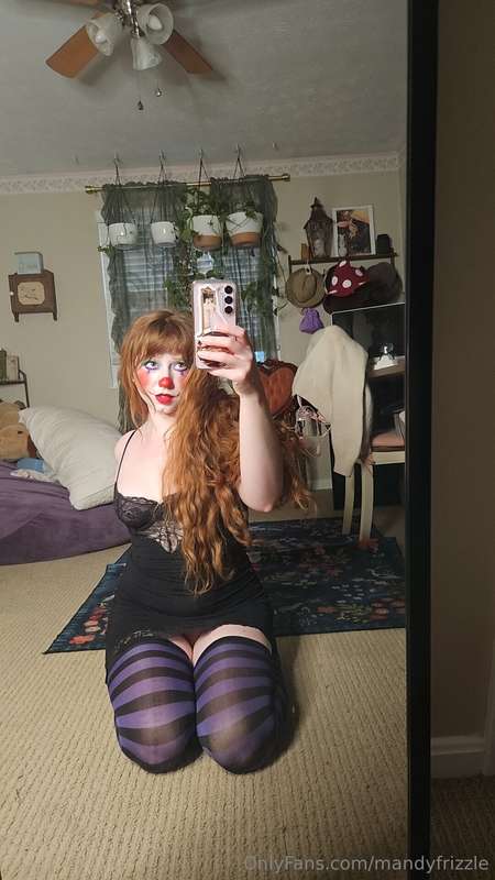 What hole should this clown use?  6