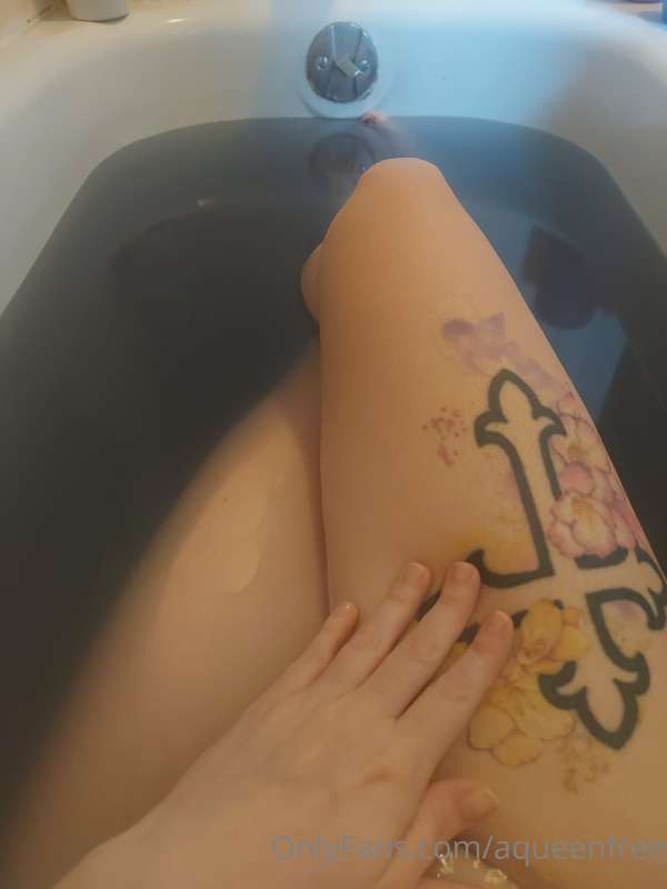Bath bomb made the water as dark as my soul🖤 msg me to see m..