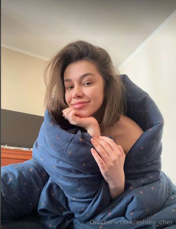Lazy mornings and soft sheets… ☁️✨ There’s something special..