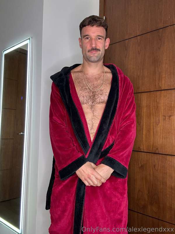 Do you have a good robe?! I love a good fuckin robe haha
