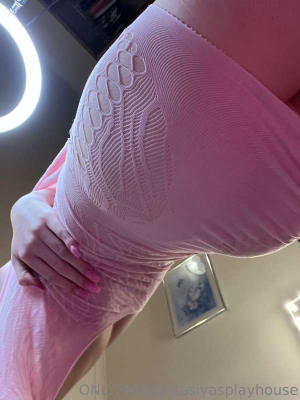 🎀😈How badly do you wanna pull my dress up?