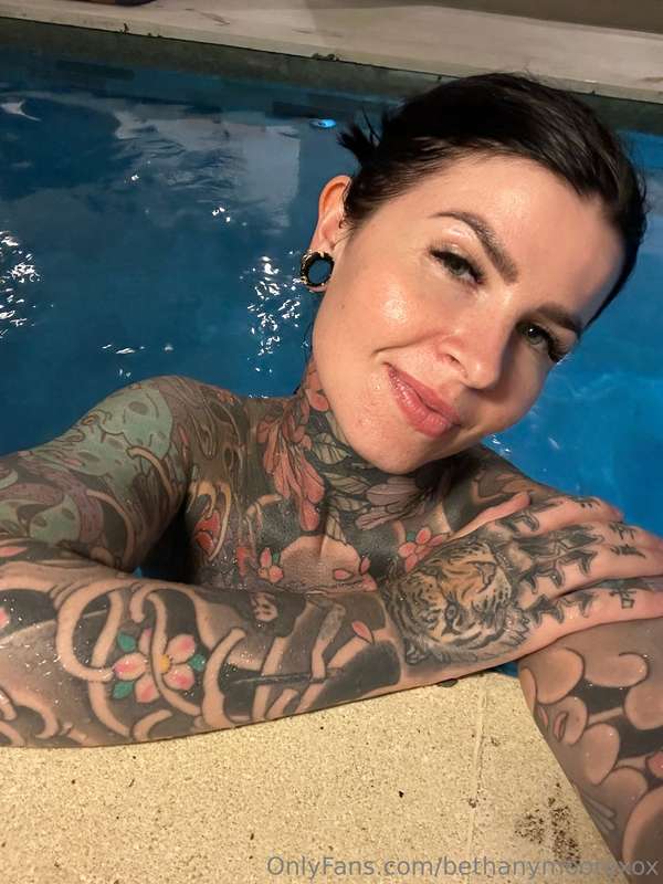 You coming for a dip?😉