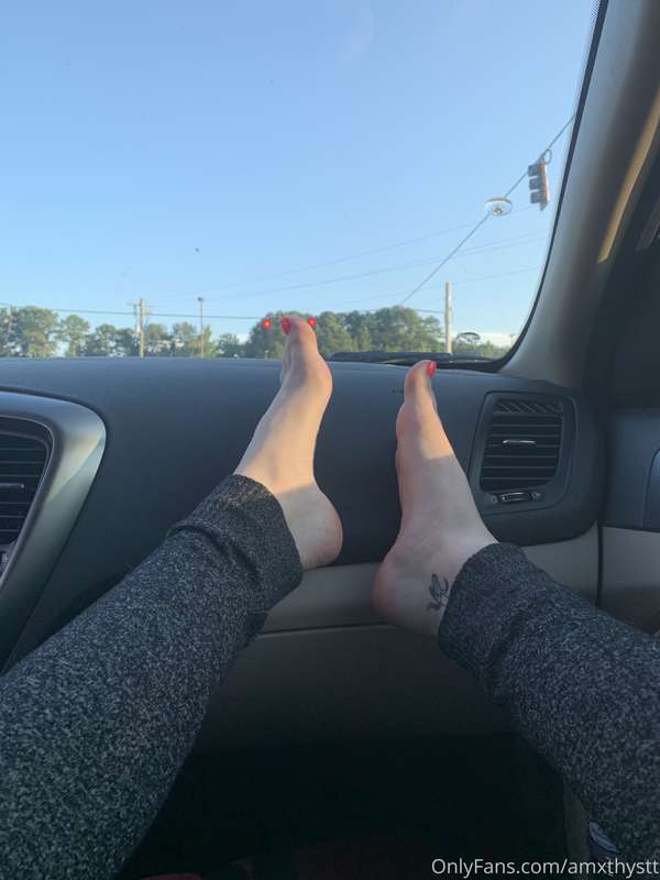 Trying to post more feet pictures as requested 💖