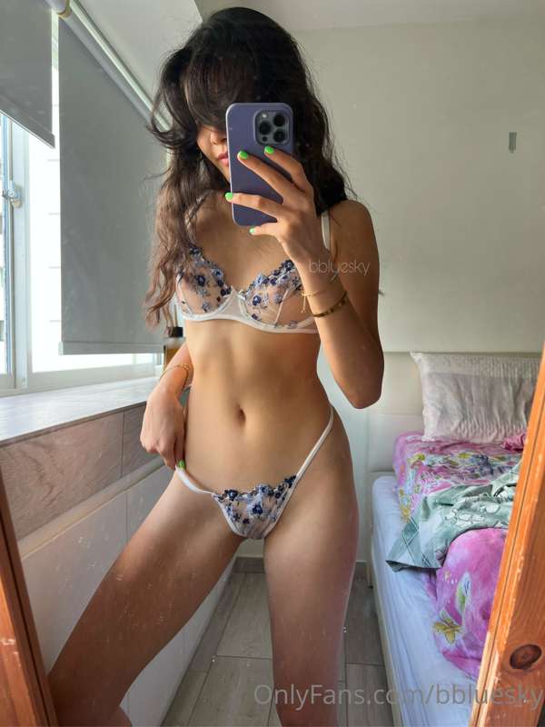 *3 photos* felt cute in my lingerie 🥺 what do you think?