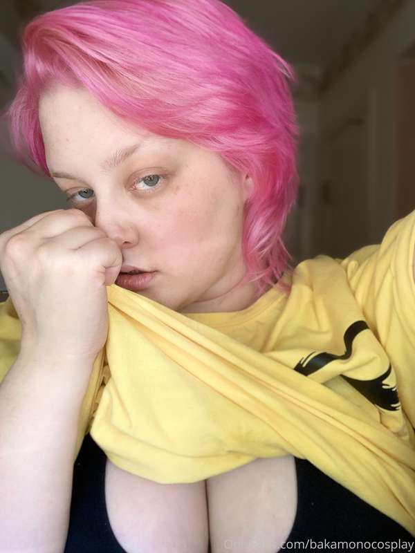 Good morning I took way too many selfies. Fat thiddies under.. 5