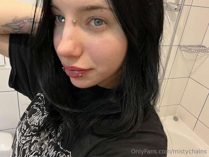 SUBSCRIPTIONS FREE ONLY NOW 🤭 @angel_cate 🤭This playful babe..