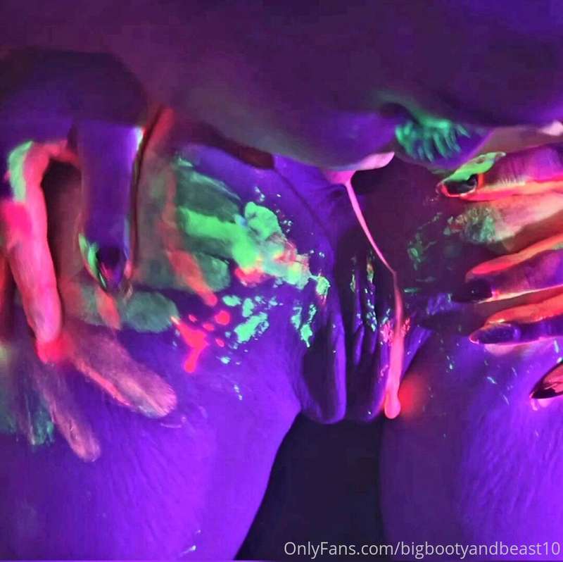 Paint pussy and saliva make art 😏 @themistyrein @jaelynnpigg..