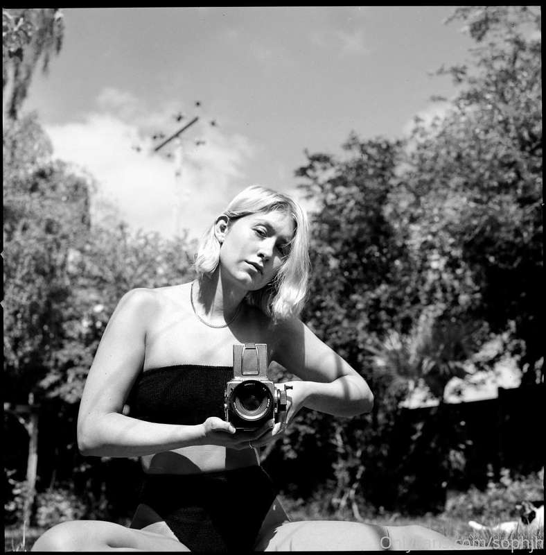 Self portrait on 120 film 🎞 thinking of doing some nude self..