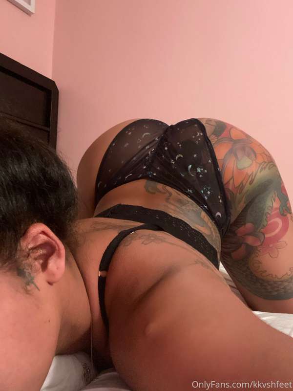 Unlock to undress me and turn around and put this pussy in y..