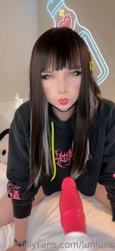 Back from my manic depressive episode with 4 new photo sets .. 4