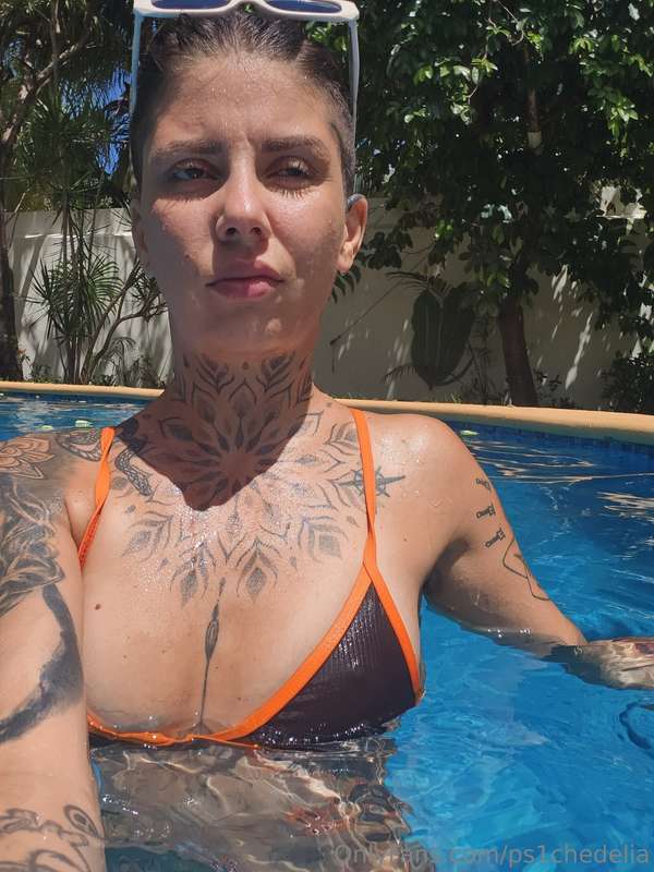 El sol no es lo único que quema en esta playa, amore… ☀️🔥Moj..