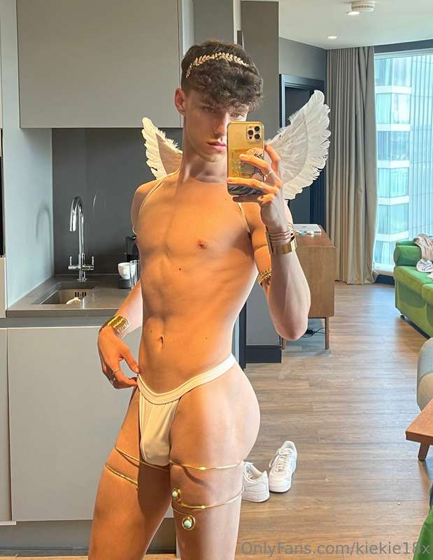 This marks the start of the Christmas content 🥰 Hope you’re .. 5