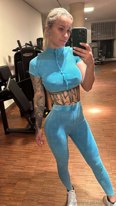 Would you fuck me in the gym?😋