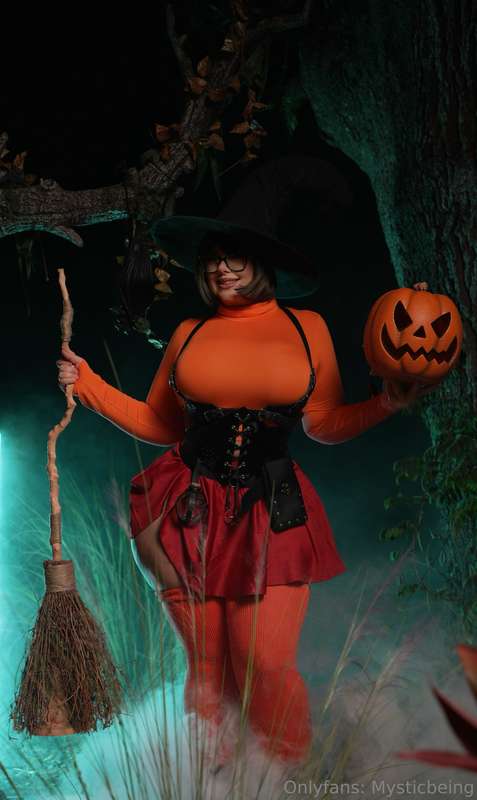 Day 19/31 days of Halloween | Witchy Velma 🧡🧡🧡 12