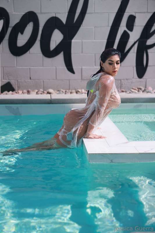 Poolside 🍀