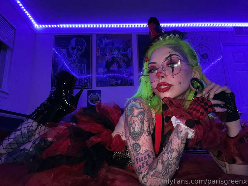 just clownin around 💚🤡✨