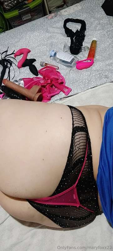 I'm still here, love, waiting for you. Come on, I'm live now..
