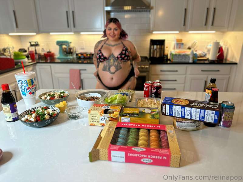 Look at all that food!! Streaming now!! 4