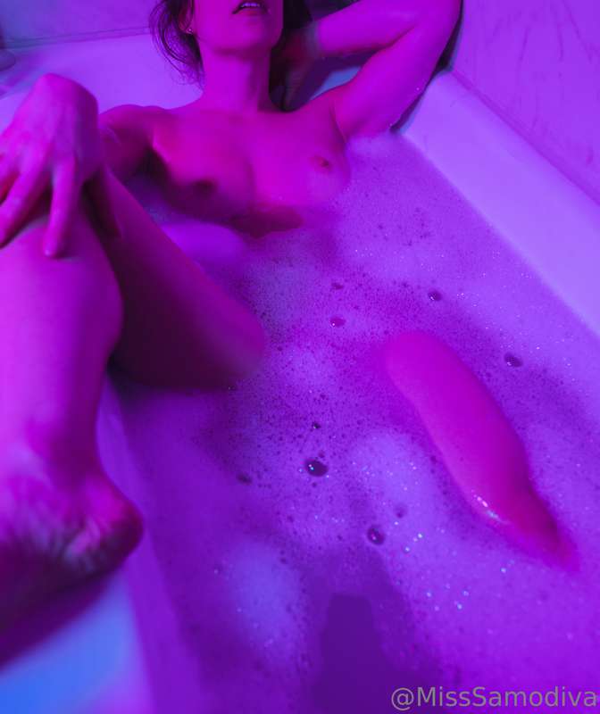 I decided to take it easy today 💜 2