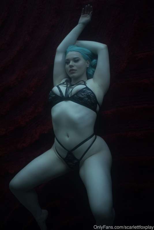 All the feels 🖤🔪🥀 First 20 Image set by @mossvonf5 on instag.. 8