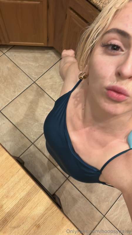 Sending kisses ❤️👄😘