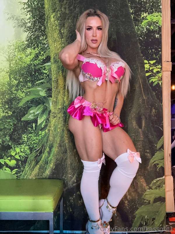 The pink glamour princess shoot really hit hard 💕