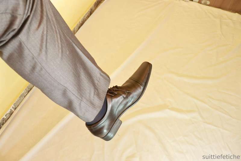 Quem curte barra de calça social e meia? 12