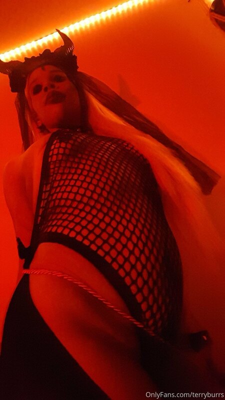 You summoned me to the bedroom... Be prepared with nothing b.. 4