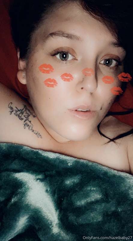 Good morning loves! 💋 hope y’all have a good day