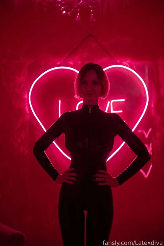 Latexdiva - Fansly - 12 Aug, 2022 2