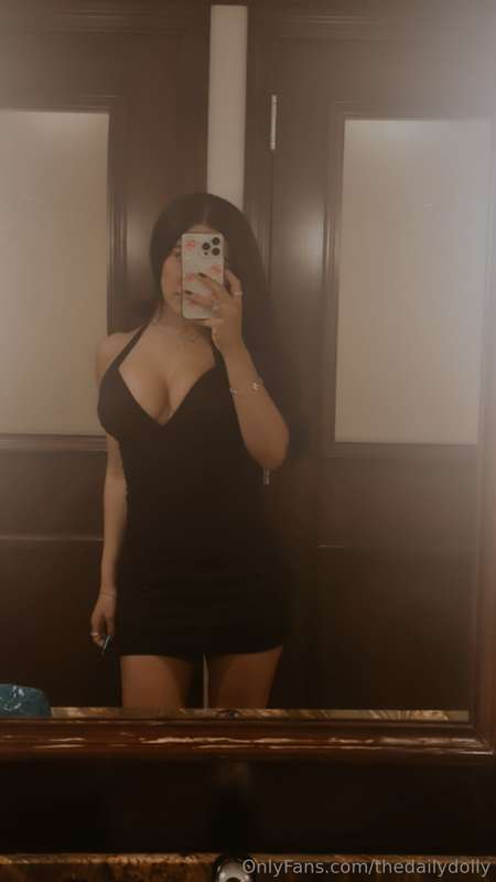 😋Me in a mini dress >>>