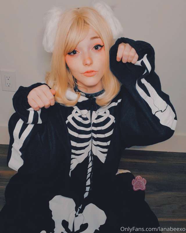 woof! ive got some fun costumes for here and tik tok and twi..