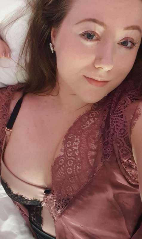 You can imagine that that lipgloss in pic 2 is cum, if you w.. 1