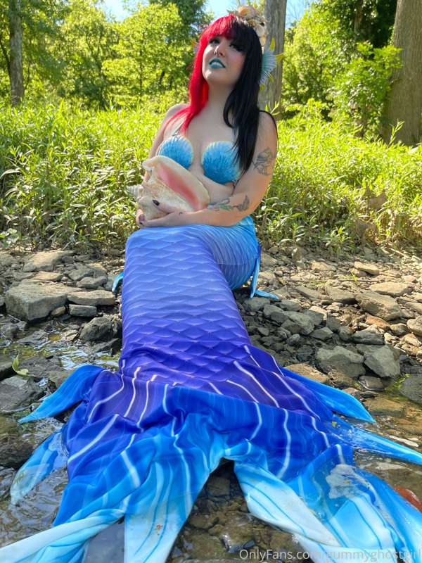 Just a mermaid looking for a sailor lover 🧜‍♀️💙