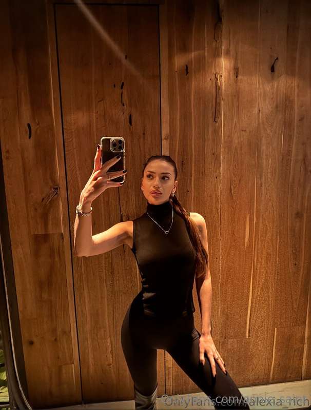 FREE SUBSCRIBE NOW and you'll see all her beauty @alexia_ric..
