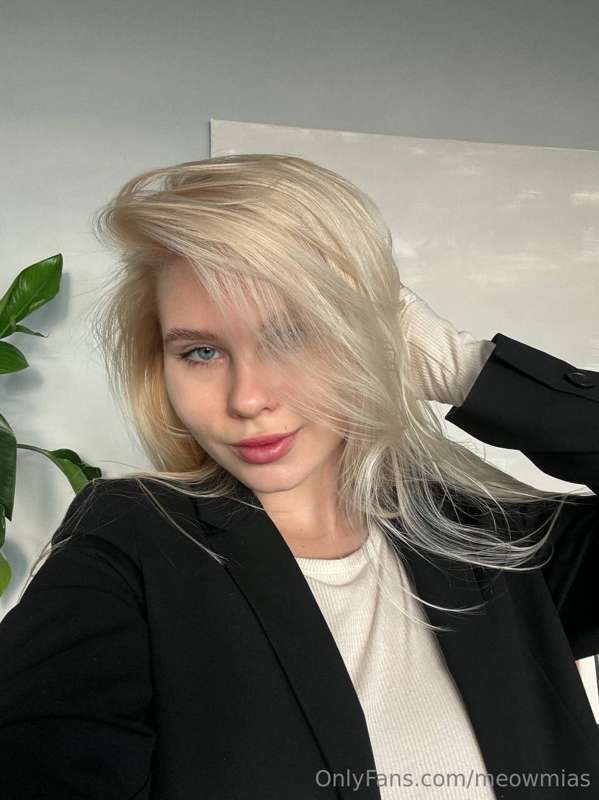 businesswoman today 🖤
