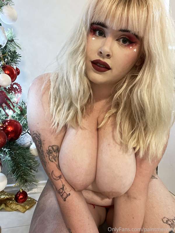 I’m running out of Christmas captions 1