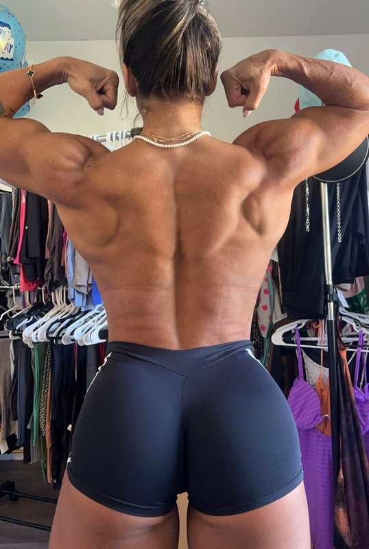 Do you like the view from behind..?😳🔥