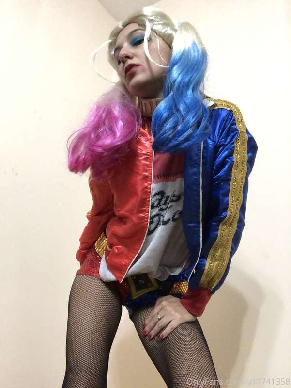 Harley Quinn is a freak 5