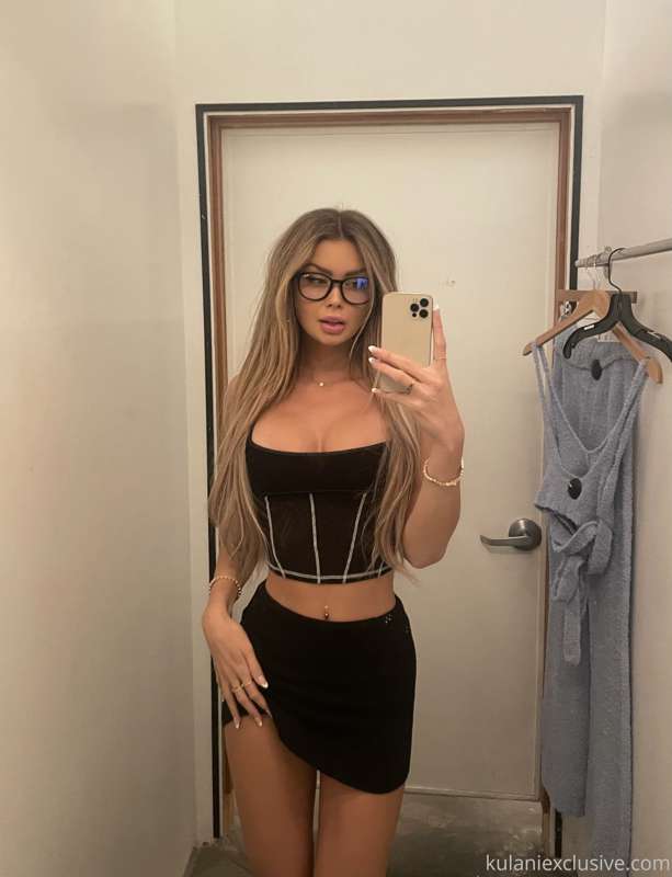 doing some shopping today🛍 should i take my top off while i’..