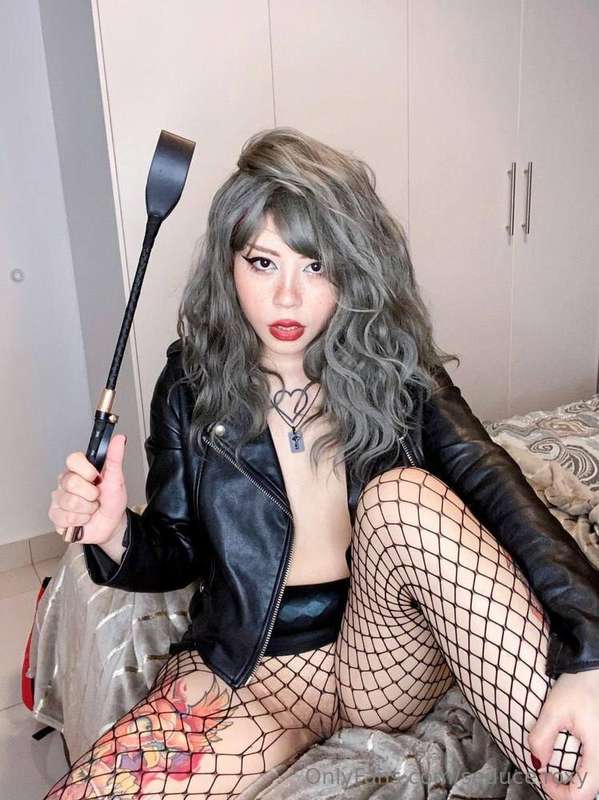 @mistressroxybdsm 🥺 She looks like a small and cute girl, bu..