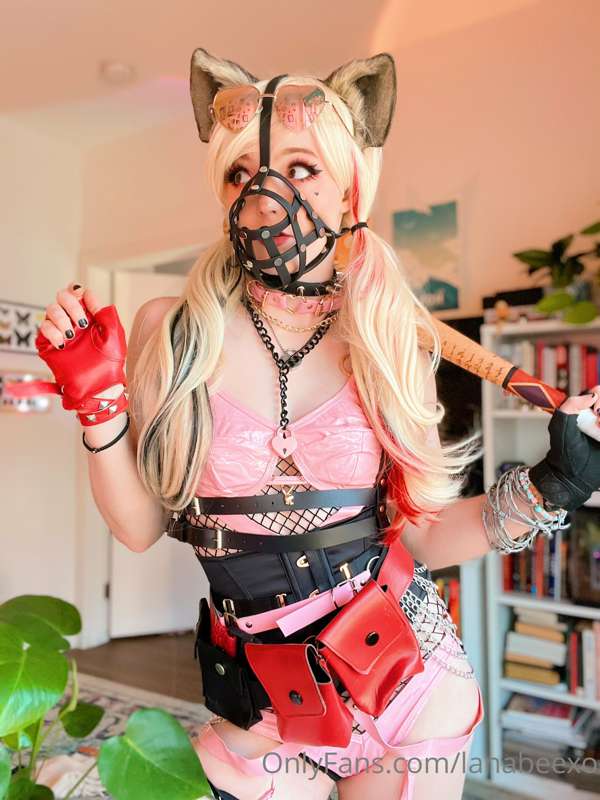 Absolutely love this Harley Quinn cosplay 💕♦️♠️💋 what do you..
