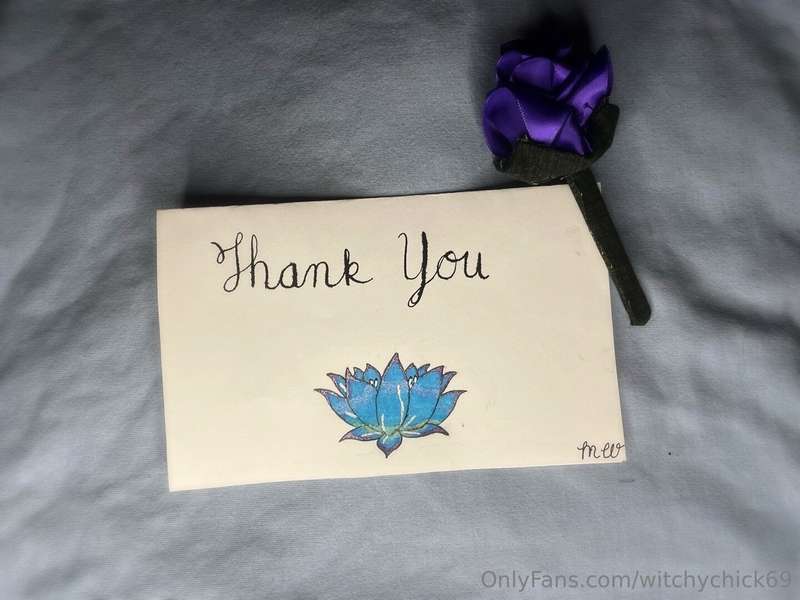 I also make custom cards and gifts; just message me!😘 2