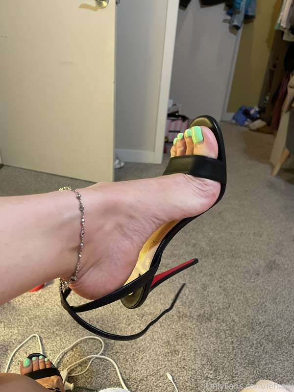Are any other ladies u follow on OF having an issues sending.. 2