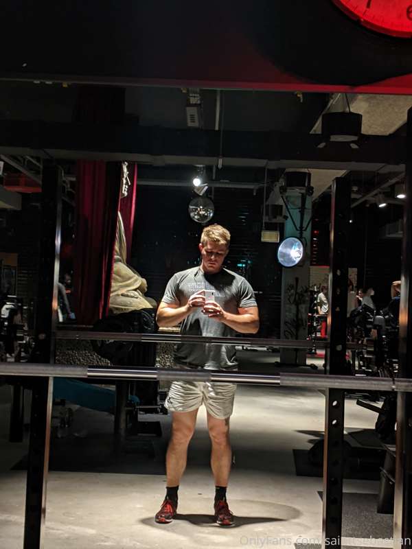 What would you do if you met me at the gym? In r locker room..